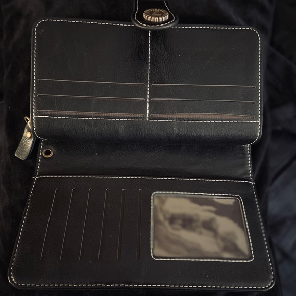 NWOT Charm Infinite Women’s Black Wallet - Picture 6 of 6
